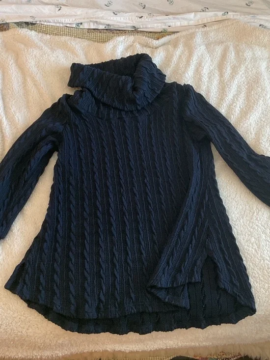 Sweater - Picture 1 of 2